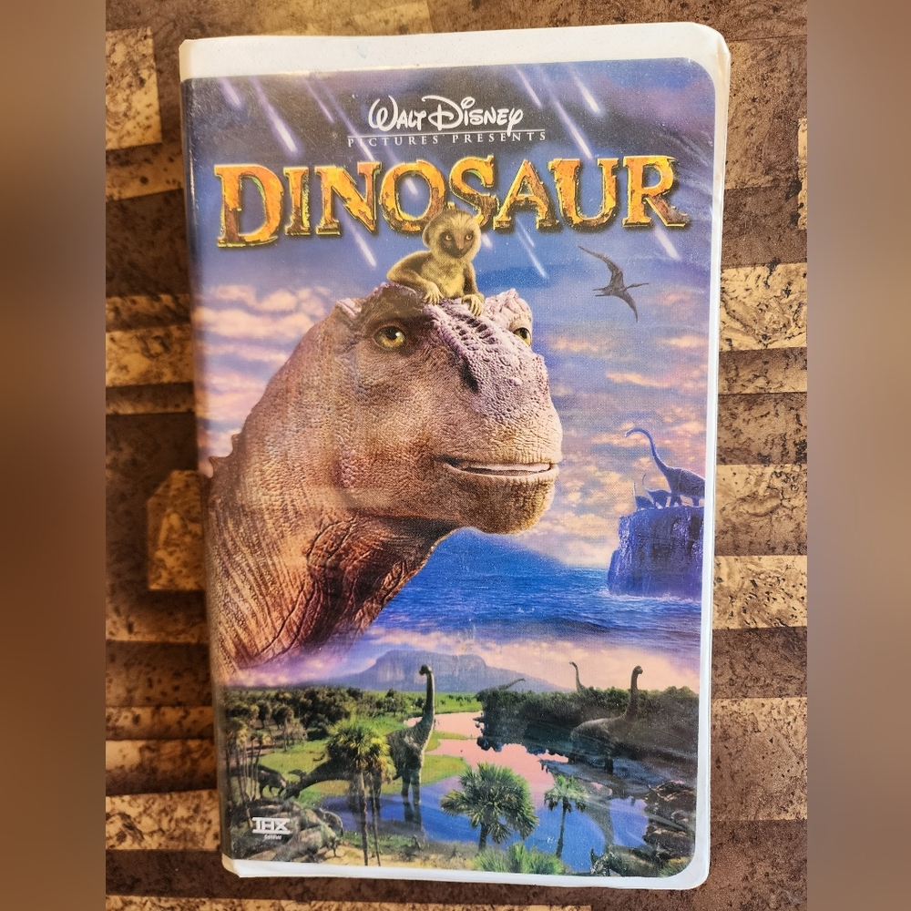 Dinosaur VHS (2000) - Walt Disney Movie in Clamshell Case
